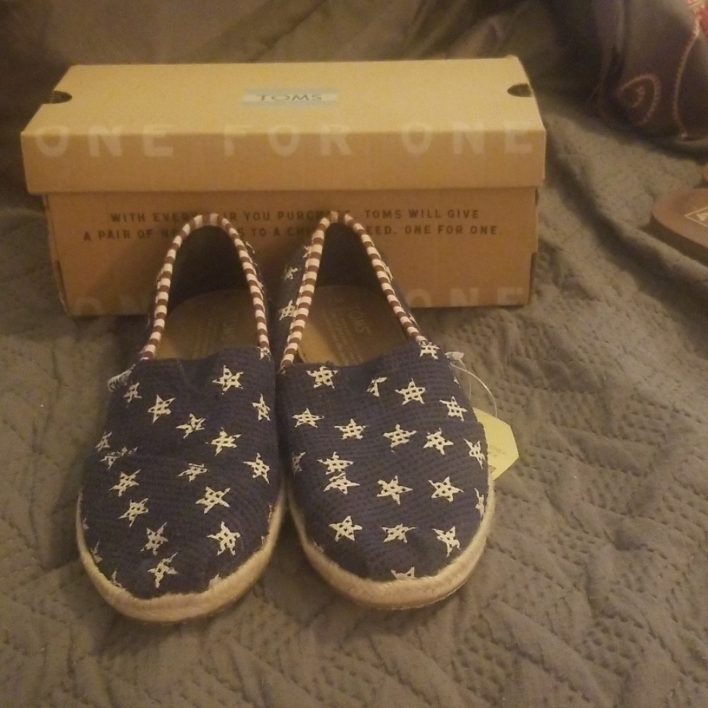 Navy star Toms